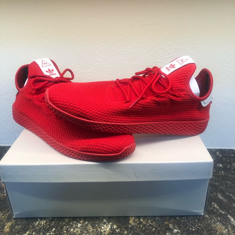 Red adidas Pharrell Williams never worn